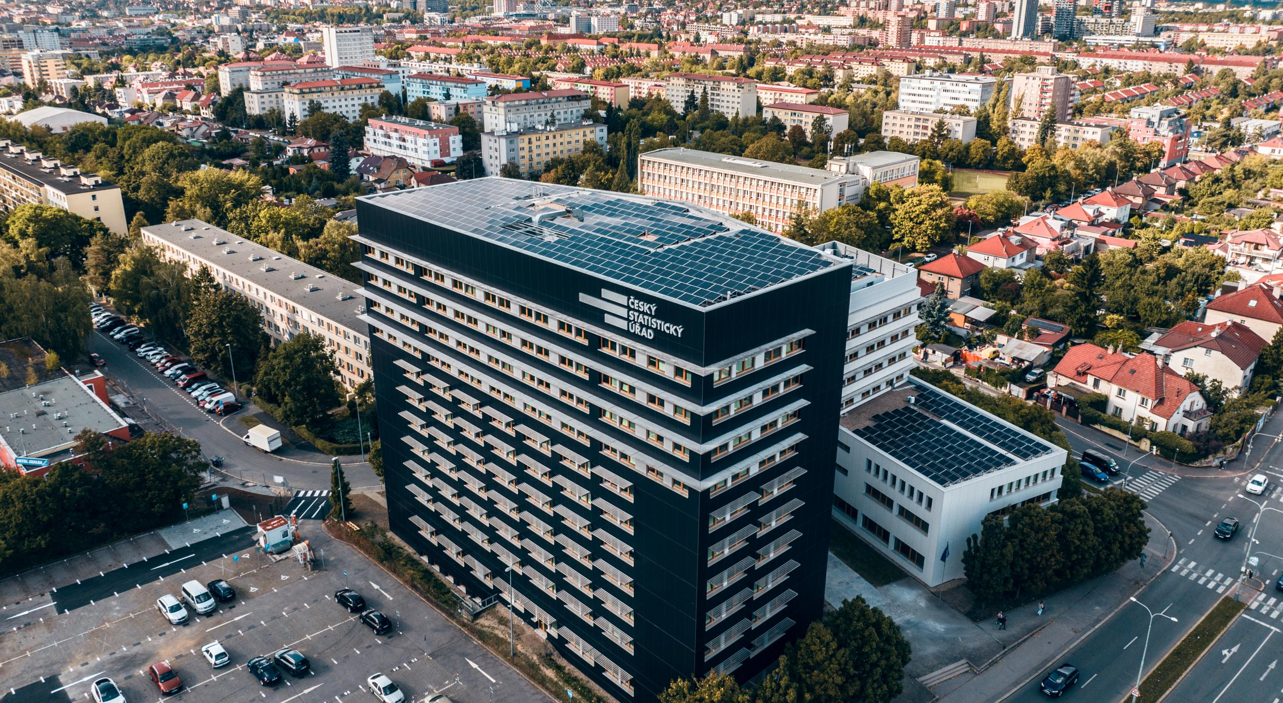 Jak na adaptaci budov ve vedru? Provětrávaná fasáda, nucené větrání či aktivní chlazení