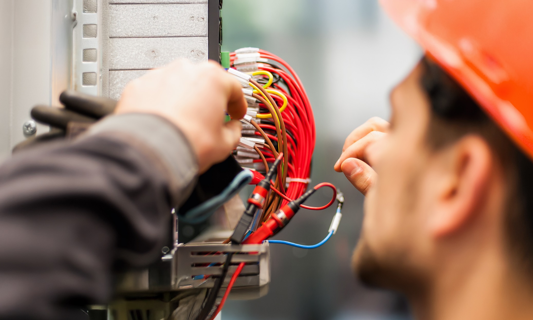 Zklamaní zákazníci FVE poptávají revize a servis